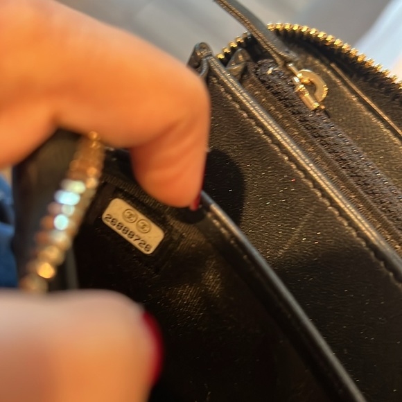 Chanel Black lambskin gusset wallet with pearl wrist chain - Picture 7 of 7